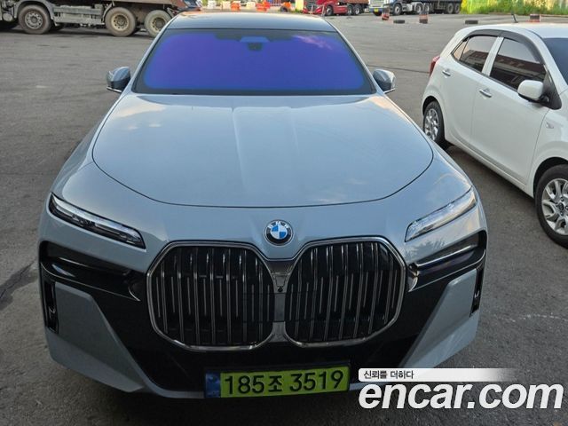 BMW 7 Series (G70) 2025