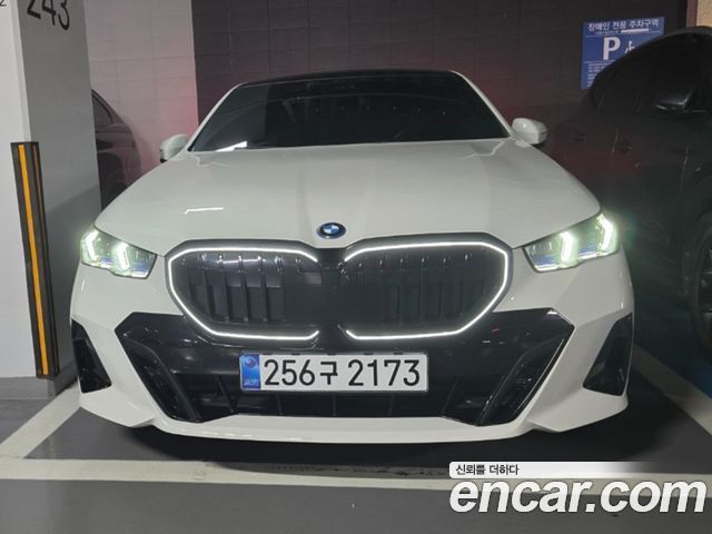 BMW 5 серия (G60) 2025