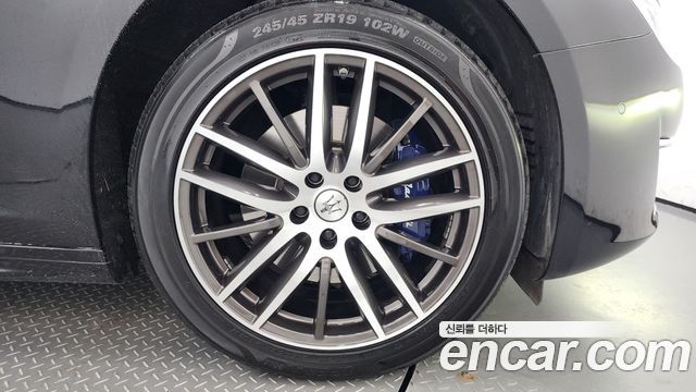 Maserati Ghibli 2021