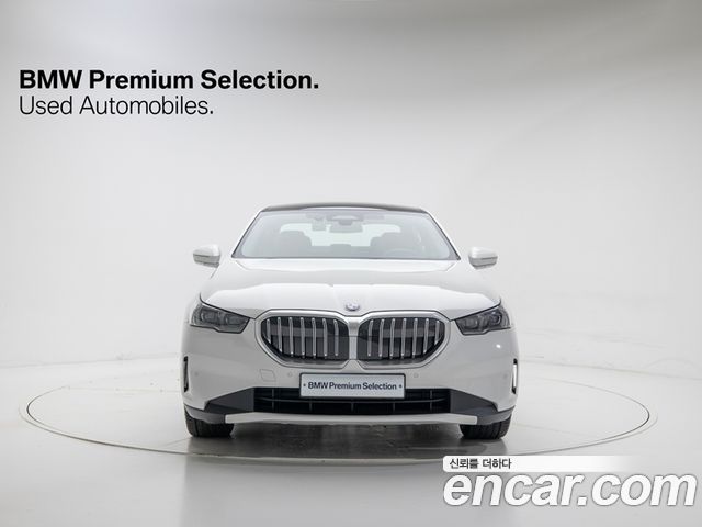 BMW 5 Series (G60) 2025