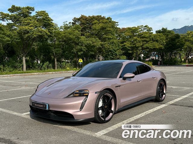 Porsche Тайкан 2022