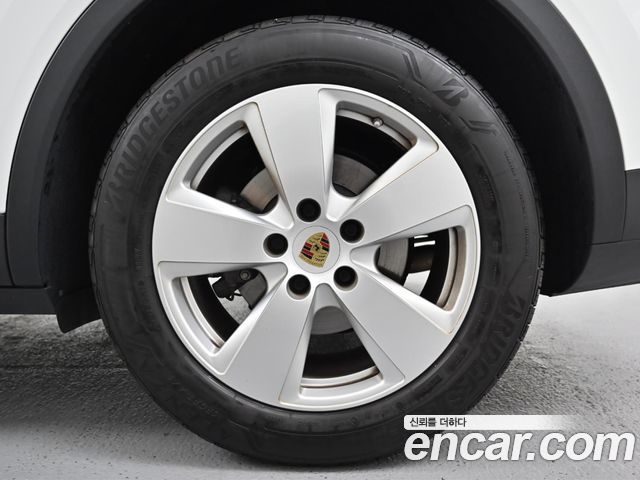 Porsche Кайенна (PO536) 2023