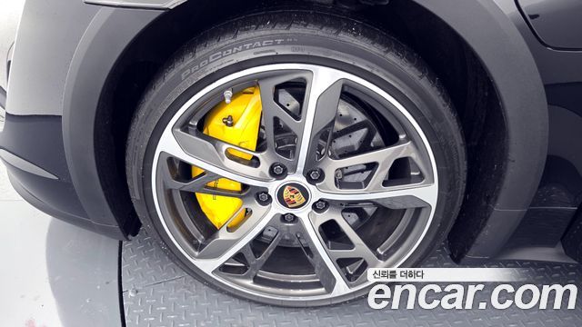 Porsche Тайкан 2023