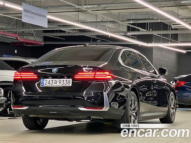 BMW 5 Series (G60) 2025