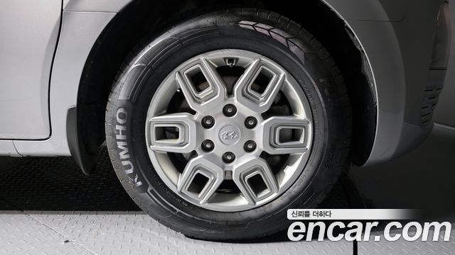 Hyundai Стария 2023