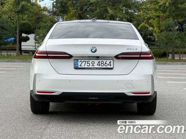 BMW 5 Series (G60) 2025