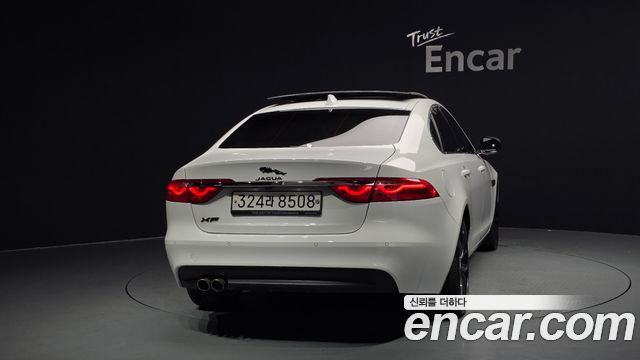 Jaguar XФ (H260) 2019