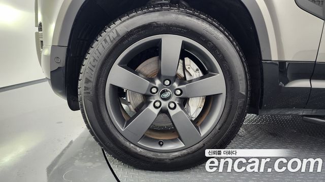 Land Rover Defender (L663) 2024