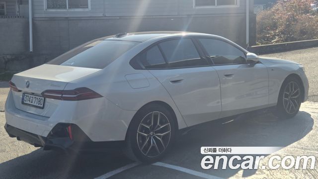 BMW 5 Series (G60) 2024