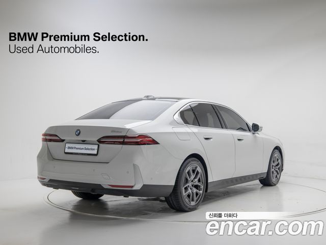 BMW 5 Series (G60) 2025