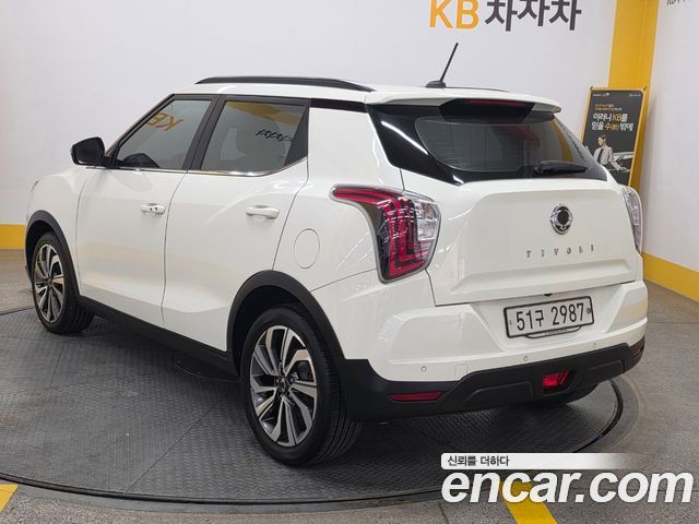 KG Mobility (Ssangyong) Очень новый Тиволи 2020