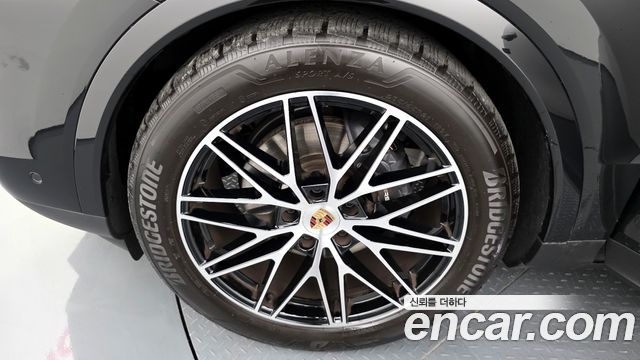 Porsche Кайенна (PO536) 2025