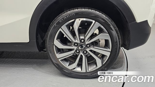 KG Mobility (Ssangyong) Очень новый Тиволи 2020