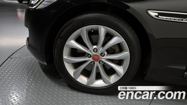 Jaguar XФ (H260) 2019