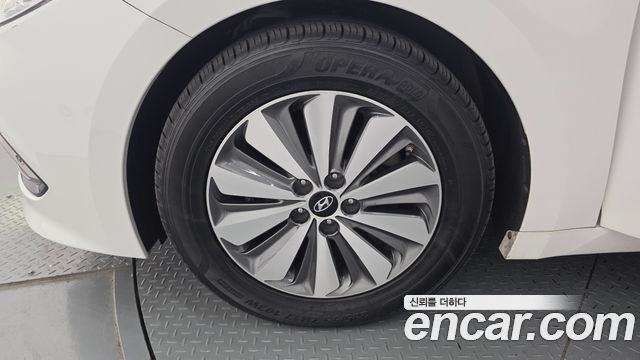 Hyundai Grandeur HG Hybrid 2017