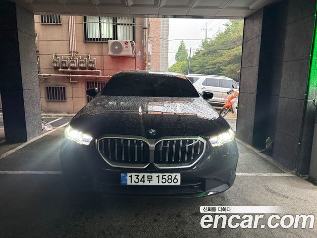 BMW 5 Series (G60) 2025