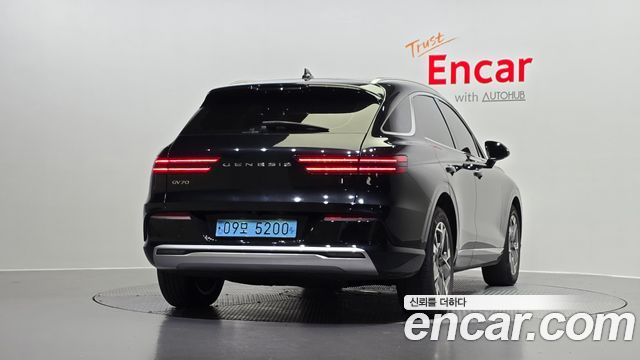 Genesis Электрифицированный GV70 2022