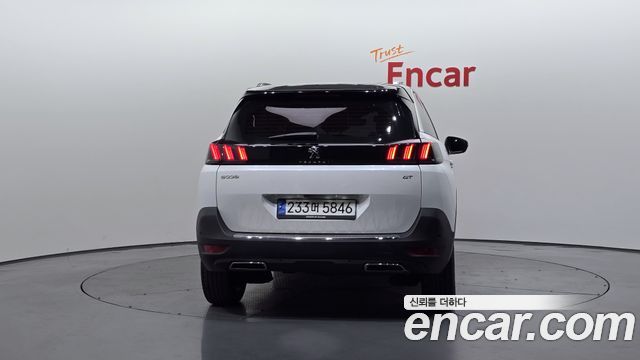 Peugeot 5008 2-го поколения 2022