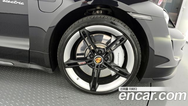 Porsche Тайкан 2021