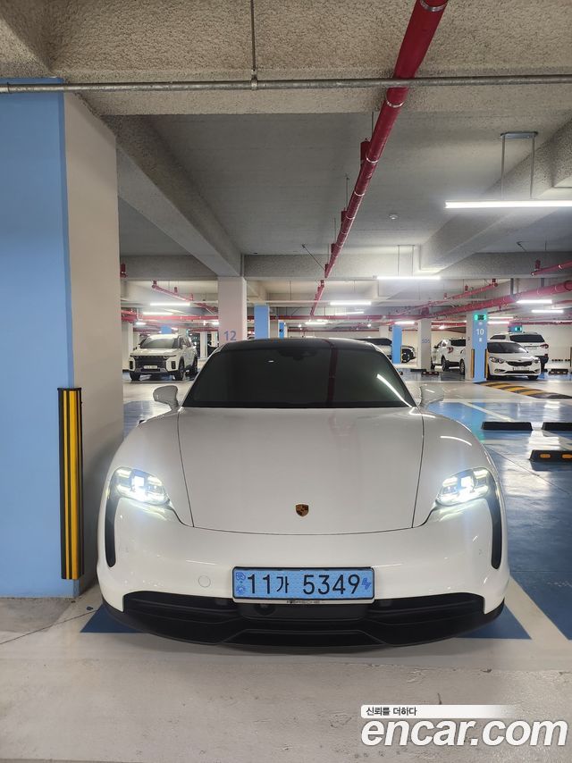 Porsche Тайкан 2023