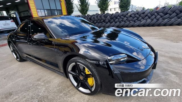 Porsche Тайкан 2022