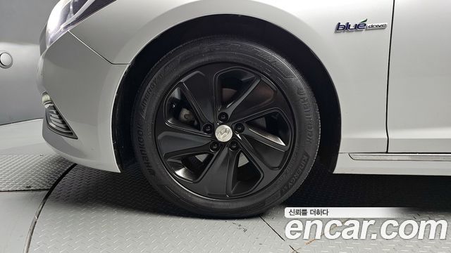 Hyundai YF Sonata Hybrid 2016