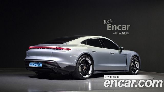 Porsche Тайкан 2021