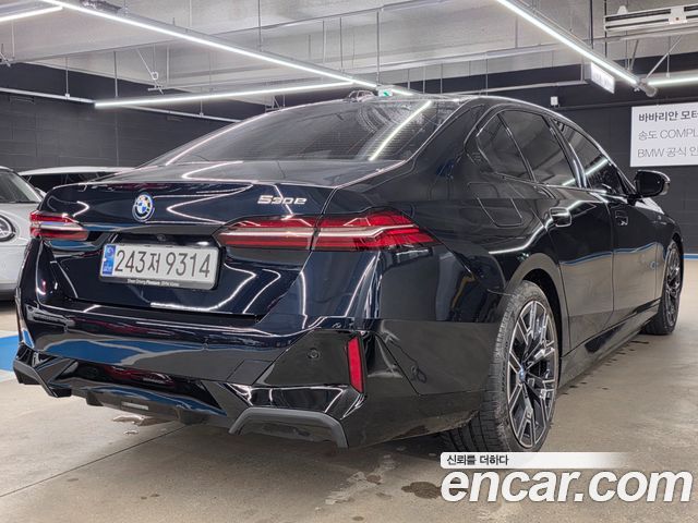 BMW 5 Series (G60) 2025