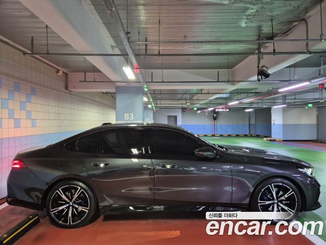 BMW 5 Series (G60) 2025