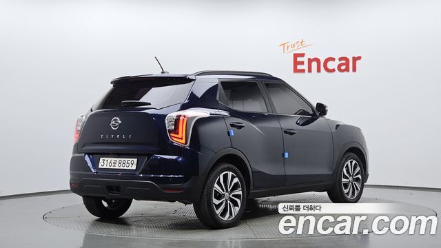 KG Mobility (Ssangyong) Очень новый Тиволи 2021