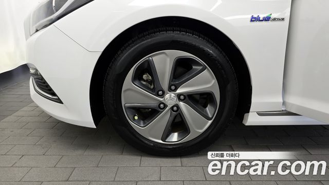 Hyundai YF Sonata Hybrid 2017