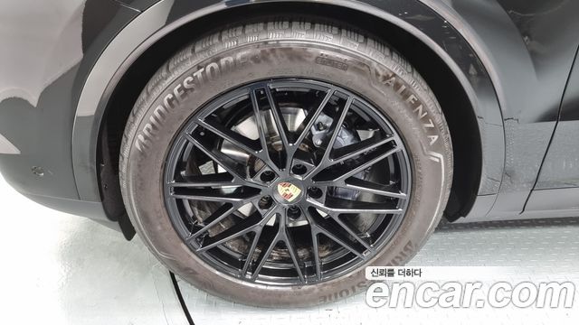 Porsche Кайенна (PO536) 2024