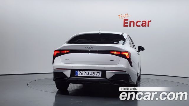 Kia Новый гибрид K5 третьего поколения 2025