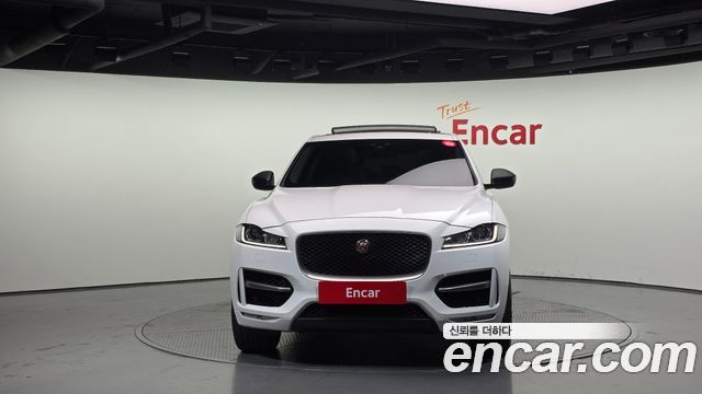 Jaguar Ф-ПАСЕ 2017
