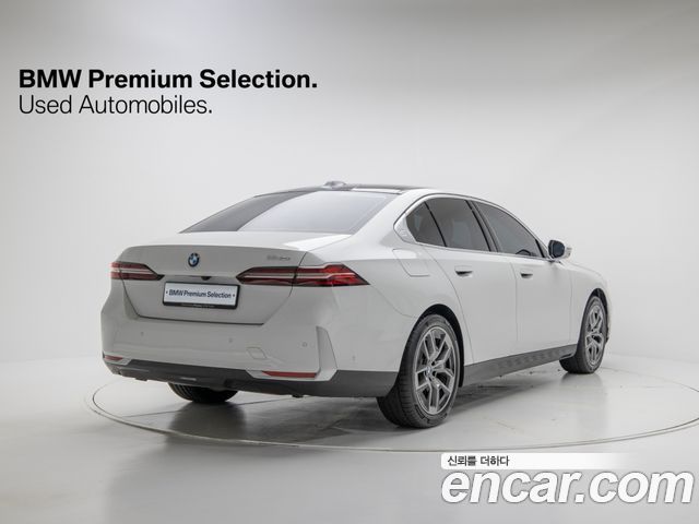 BMW 5 Series (G60) 2025