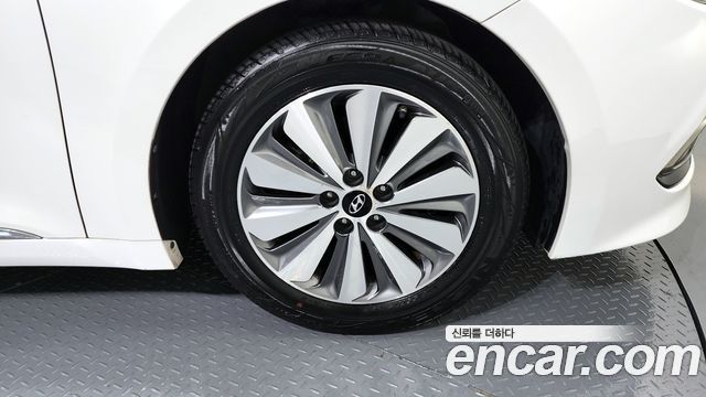 Hyundai Грандеур HG Гибрид 2016