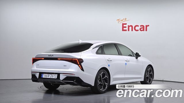 Kia Новый гибрид K5 третьего поколения 2024