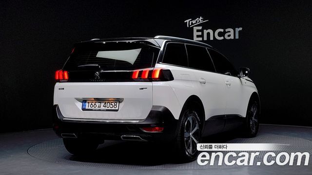 Peugeot 5008 2021
