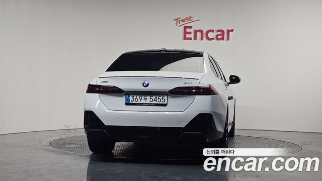 BMW 5 серия (G60) 2025