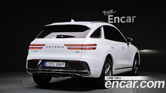 Genesis ГВ70 2025